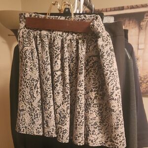 Elegant Skirt in Black and Cream
